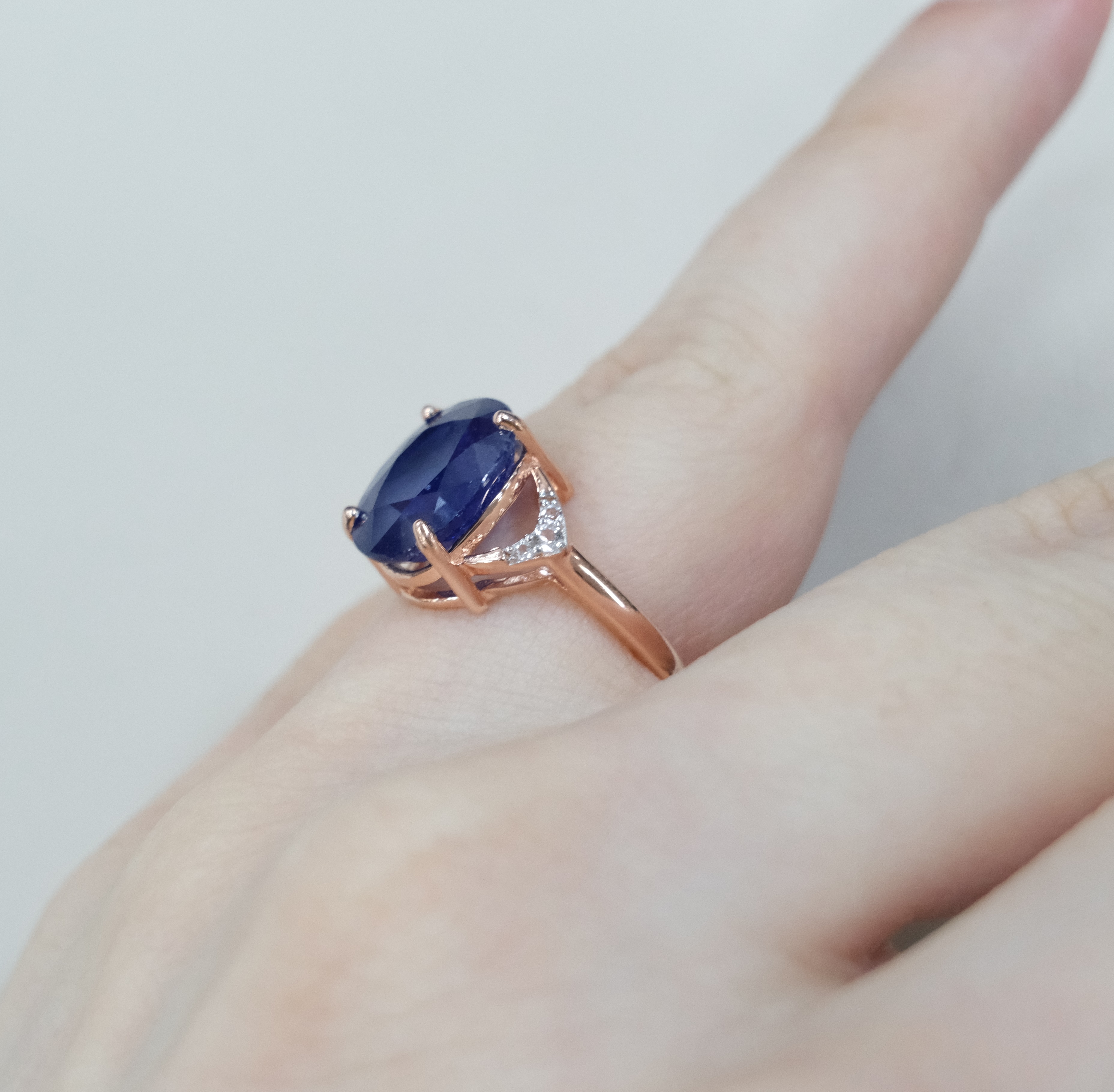 Серебряное кольцо с сапфиром